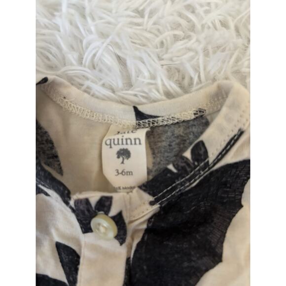 Kate Quinn sz. 3/6 mo one pc. bat themed romper. Soft, adorable, grt. shape - Picture 4 of 7